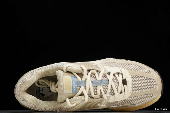  Nike Vomero  Zoom Oatmeal FB8825-111  5 0819